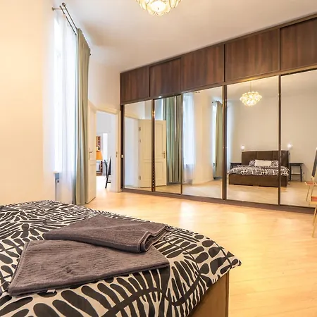 Embassy Area, Spacious 2br דירה ריגה