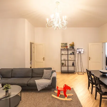 Embassy Area, Spacious 2br * ריגה