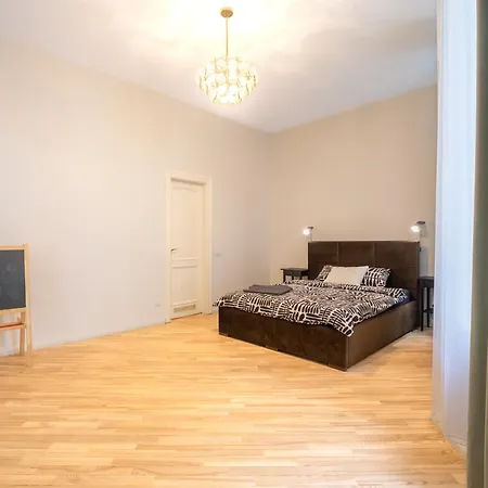 Embassy Area, Spacious 2br * リガ