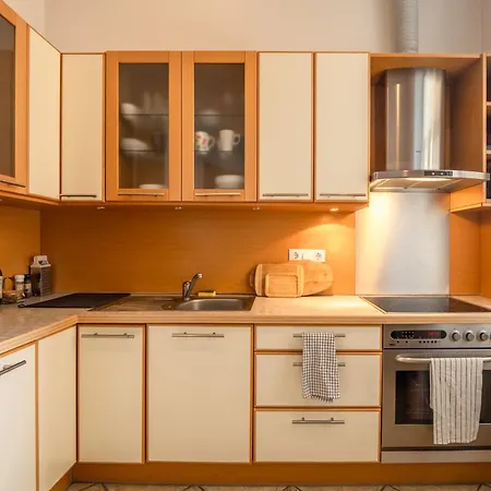 Embassy Area, Spacious 2br