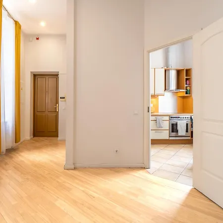 Embassy Area, Spacious 2br * リガ