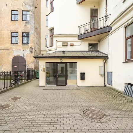 Embassy Area, Spacious 2br Apartament Ryga