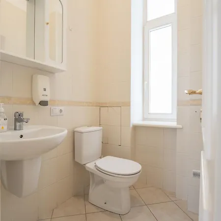 Embassy Area, Spacious 2br 아파트 *